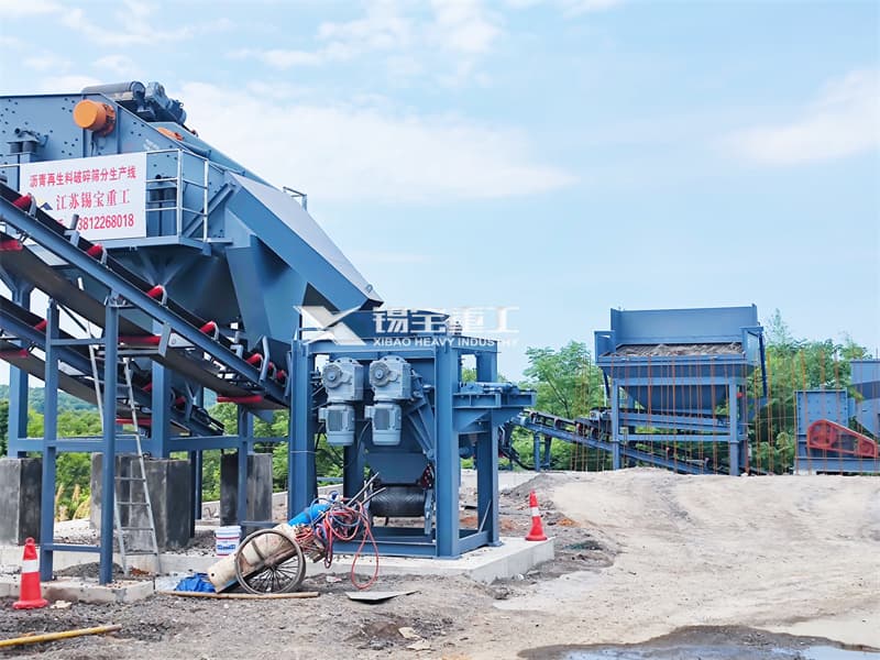 The road asphalt crushing and screening equipment should be regularly maintained